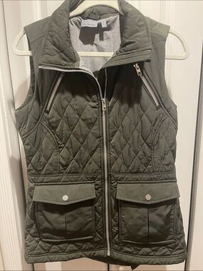 Athleta Quilted Olive Green Utility Vest with Silver Zippers size S